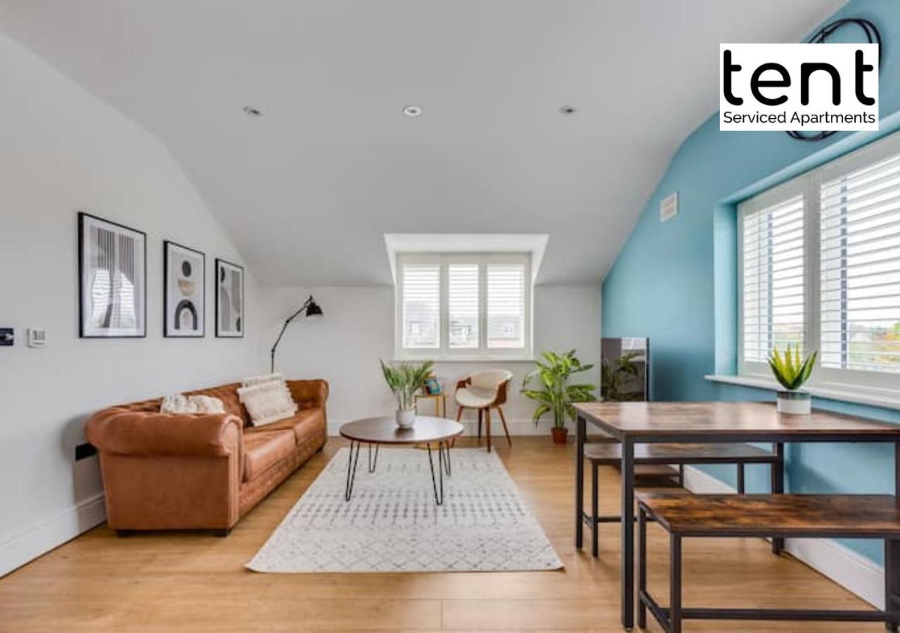 Stylish 1 Bed Apt , Central , Pkg, Perfect For Long Stays Egham Zewnętrze zdjęcie