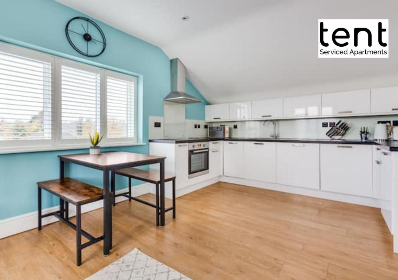 Stylish 1 Bed Apt , Central , Pkg, Perfect For Long Stays Egham Zewnętrze zdjęcie