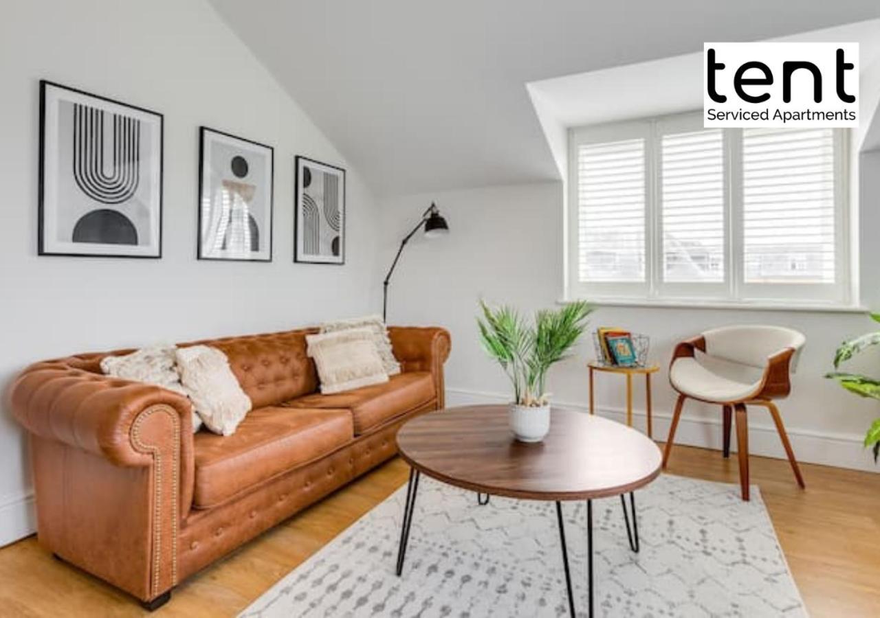 Stylish 1 Bed Apt , Central , Pkg, Perfect For Long Stays Egham Zewnętrze zdjęcie