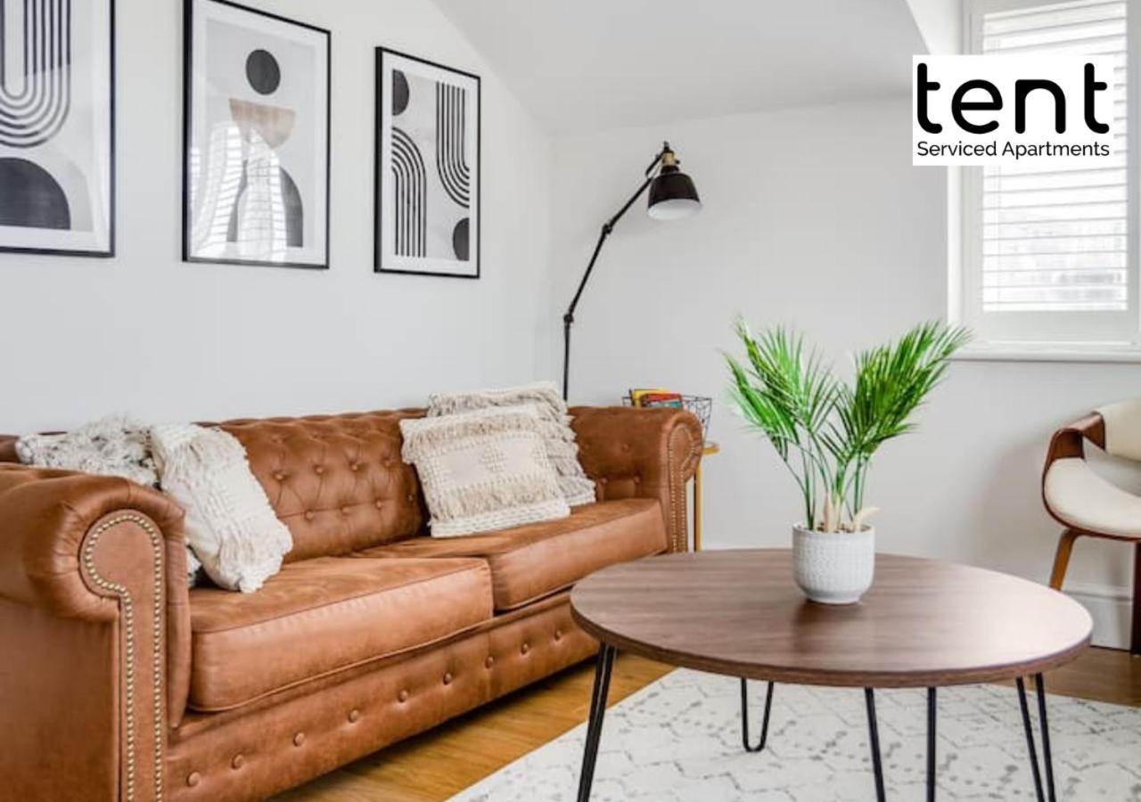Stylish 1 Bed Apt , Central , Pkg, Perfect For Long Stays Egham Zewnętrze zdjęcie