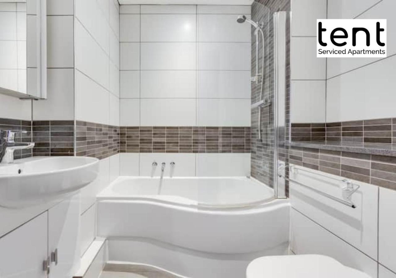 Stylish 1 Bed Apt , Central , Pkg, Perfect For Long Stays Egham Zewnętrze zdjęcie